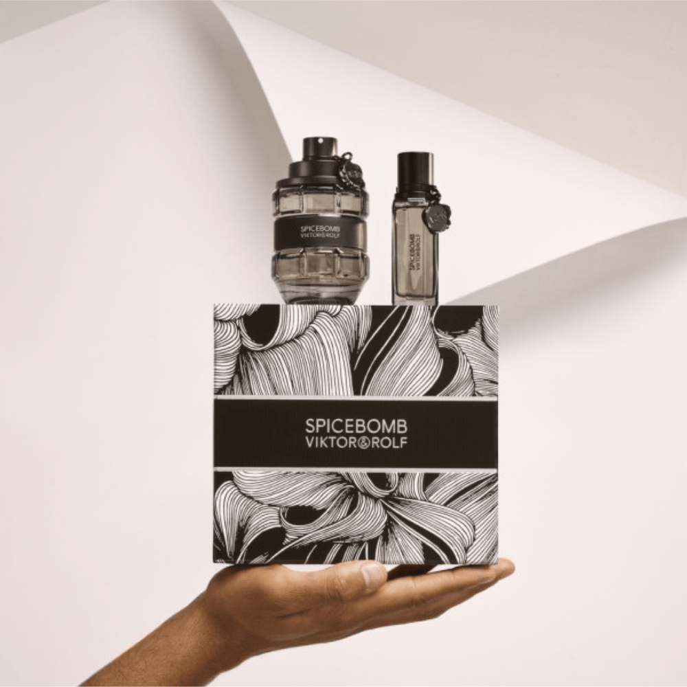 Viktor & Rolf Men's Aftershave Viktor & Rolf Spicebomb Eau de Toilette Men's Aftershave Gift Set Spray (90ml) with 20ml