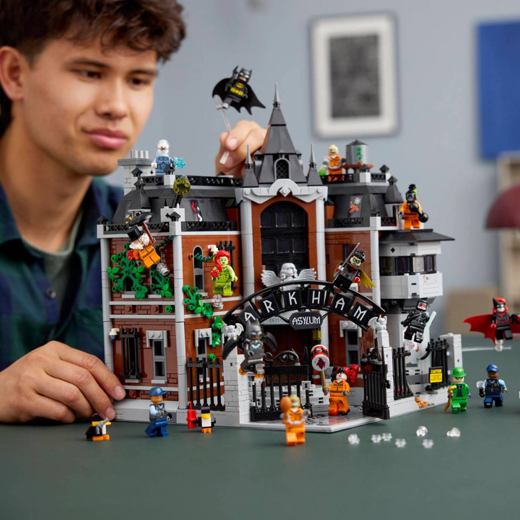 LEGO LEGO LEGO DC Arkham Asylum (76300)
