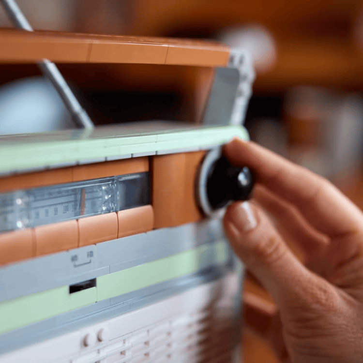 LEGO LEGO LEGO Icons Retro Radio (10334)