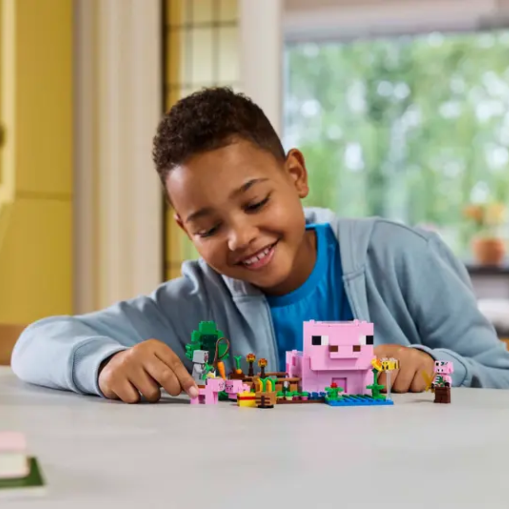 LEGO LEGO LEGO Minecraft The Baby Pig House (21268)