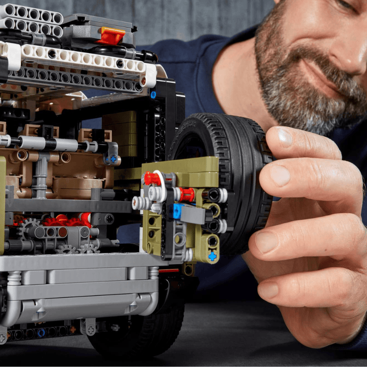 LEGO LEGO RETIRED LEGO Technic Land Rover Defender (42110)